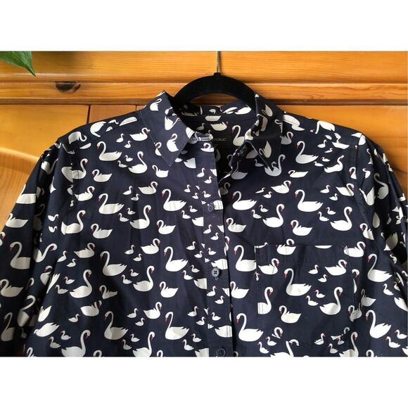 Womens Banana Republic Navy Swan Classic Fit Button Up Blouse SZ S - Picture 4 of 12